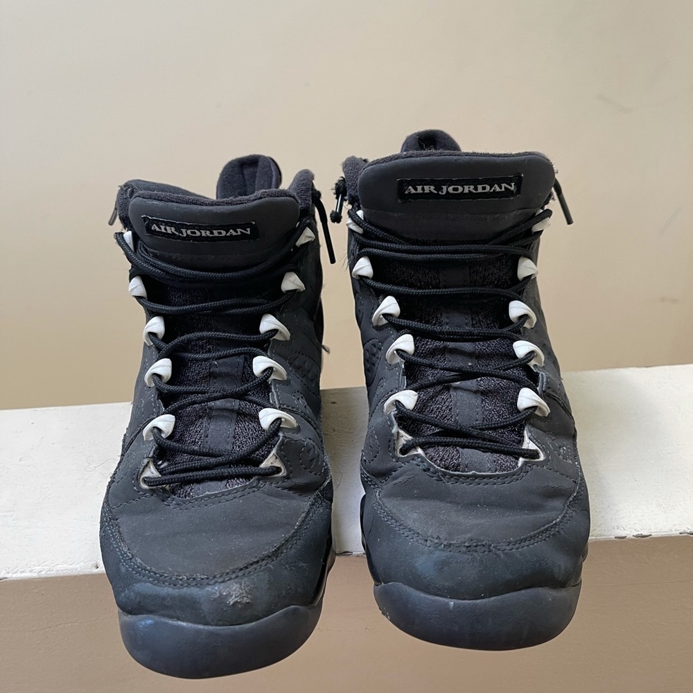 Air Jordan - Picture 2 of 5